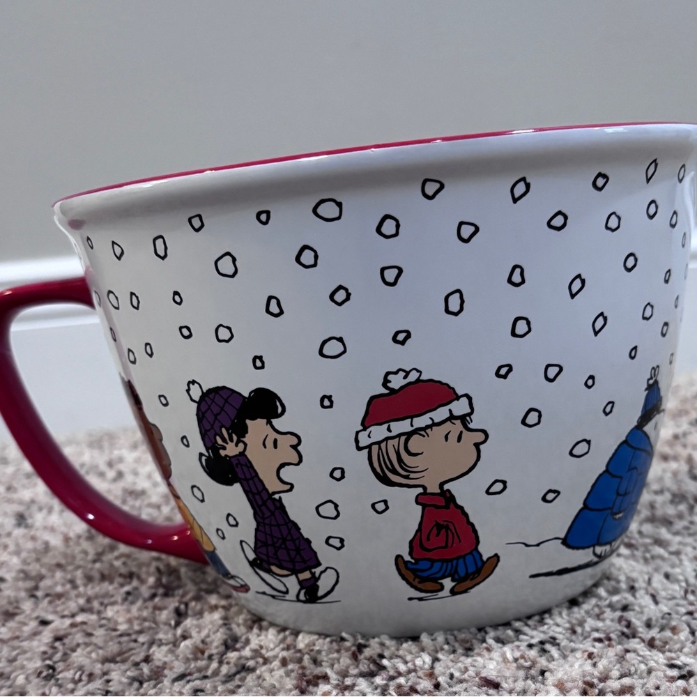 Peanuts Snoopy And Friends Christmas Large Ceramic Mixing/Batter Bowl w/Handle